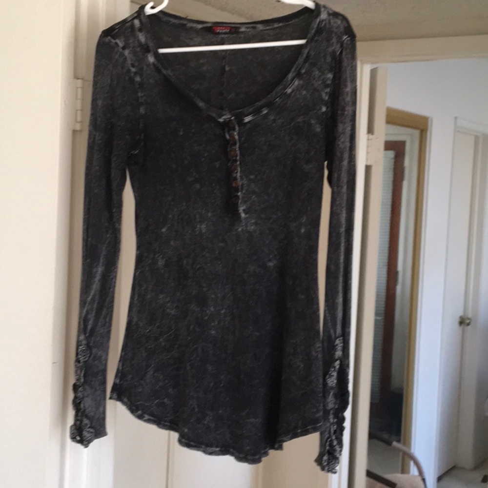 PARTY/ BLACK- ACID WASH EMBROIDERED CUFFS LONG TEE